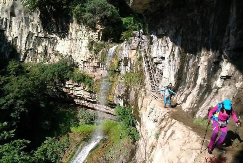 午休的“小天井”热闹非凡,师生一起跳舞玩耍放松心情